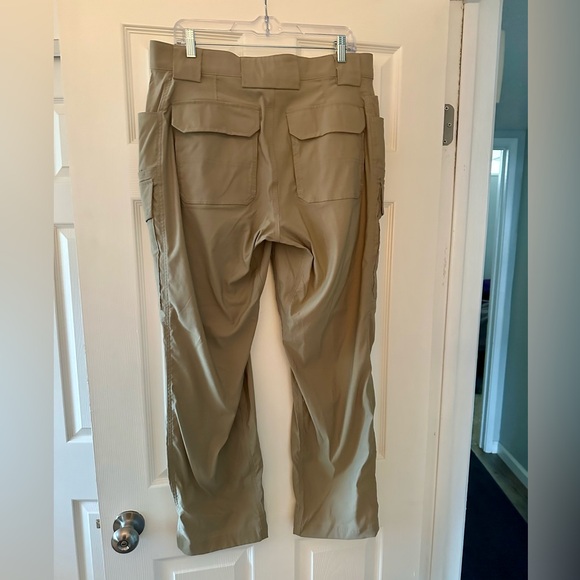 Duluth Flex Dry On The Fly Cargo Khaki Pants Mens Size 34x30 NWOT - Picture 2 of 4